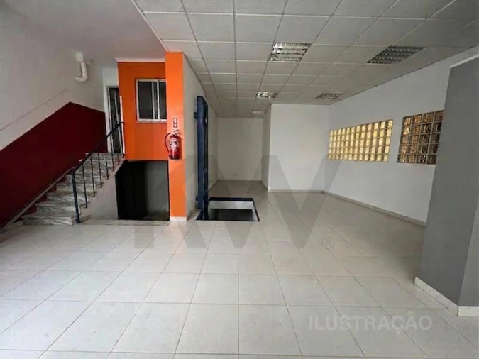 Armazém para Arrendamento em Póvoa de Santo Adrião e Olival Basto Foto 3