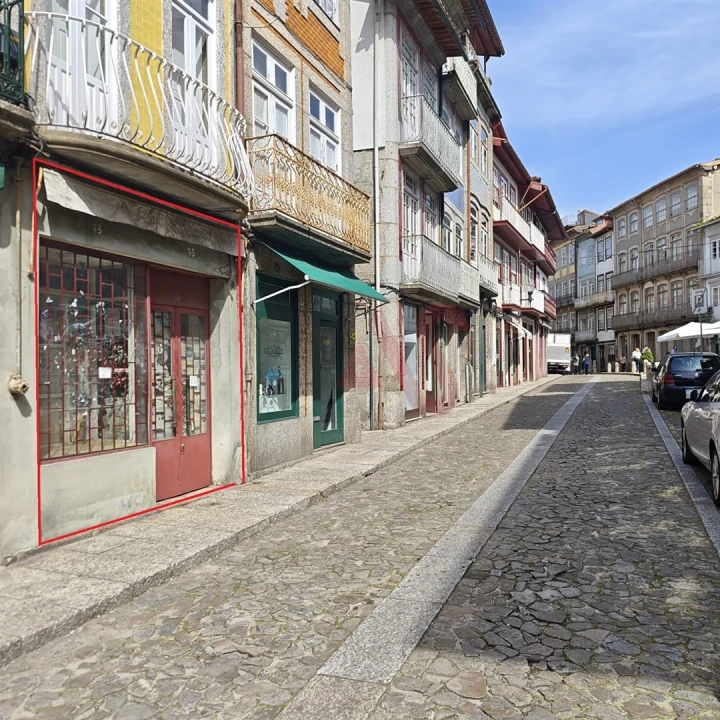 Loja para Arrendamento em Oliveira, São Paio e São Sebastião Foto 2