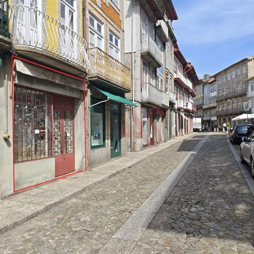 Loja para Arrendamento em Oliveira, São Paio e São Sebastião Foto 2