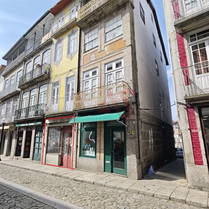 Loja para Arrendamento em Oliveira, São Paio e São Sebastião Foto 1