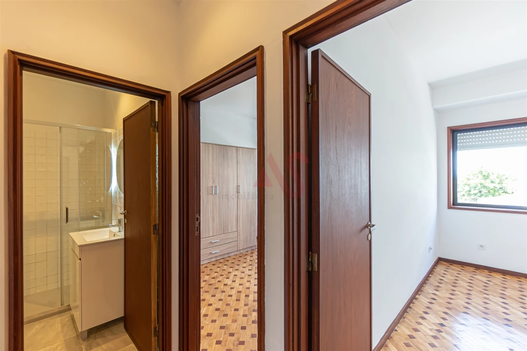 Apartamento T3 para Venda em Cedofeita, Santo Ildefonso, Sé, Miragaia, São Nicolau e Vitória Foto 9