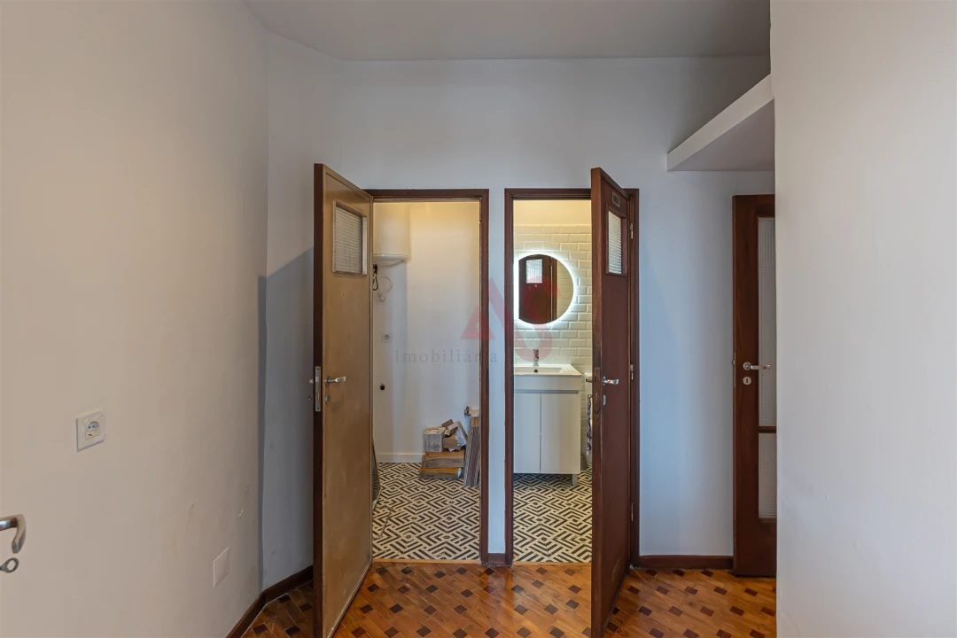 Apartamento T3 para Venda em Cedofeita, Santo Ildefonso, Sé, Miragaia, São Nicolau e Vitória Foto 24
