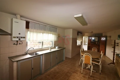 Moradia T3 para Venda em Cepães e Fareja