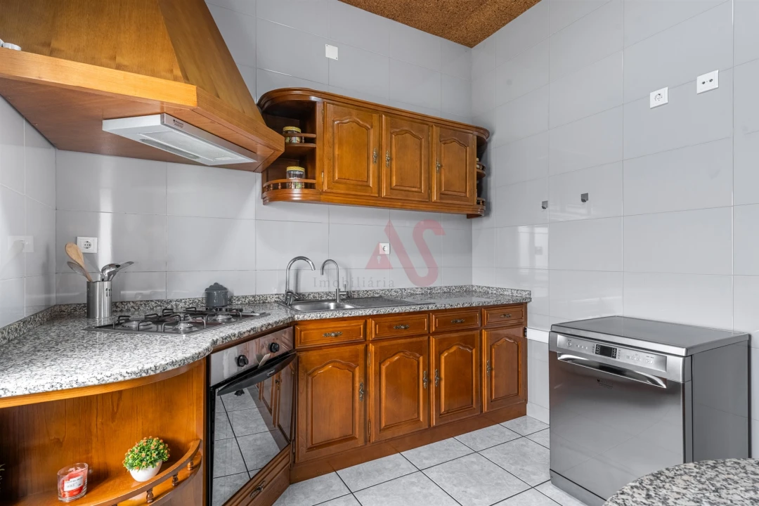 Moradia T3 para Venda em Sobrosa Foto 18