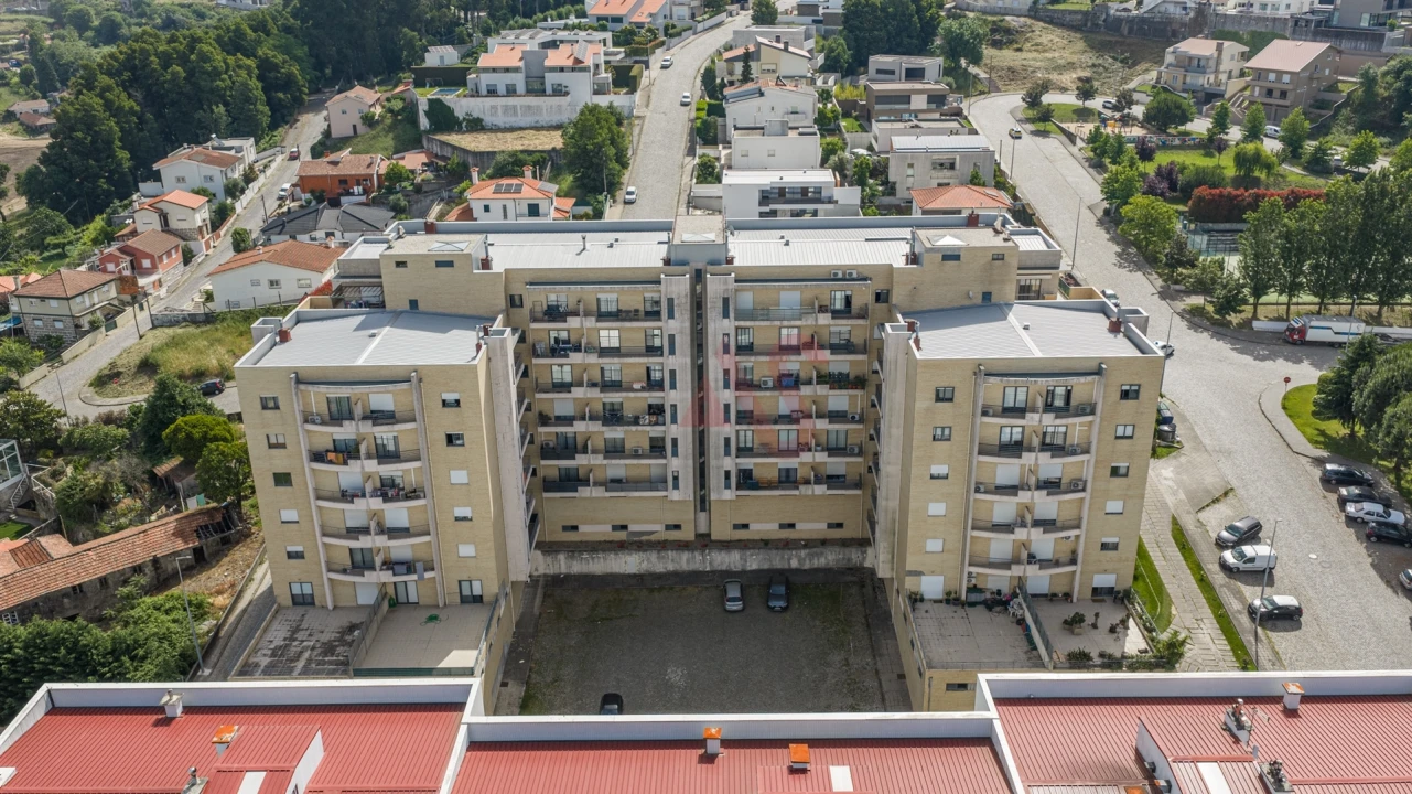 Apartamento T2 para Venda em Penafiel Foto 7