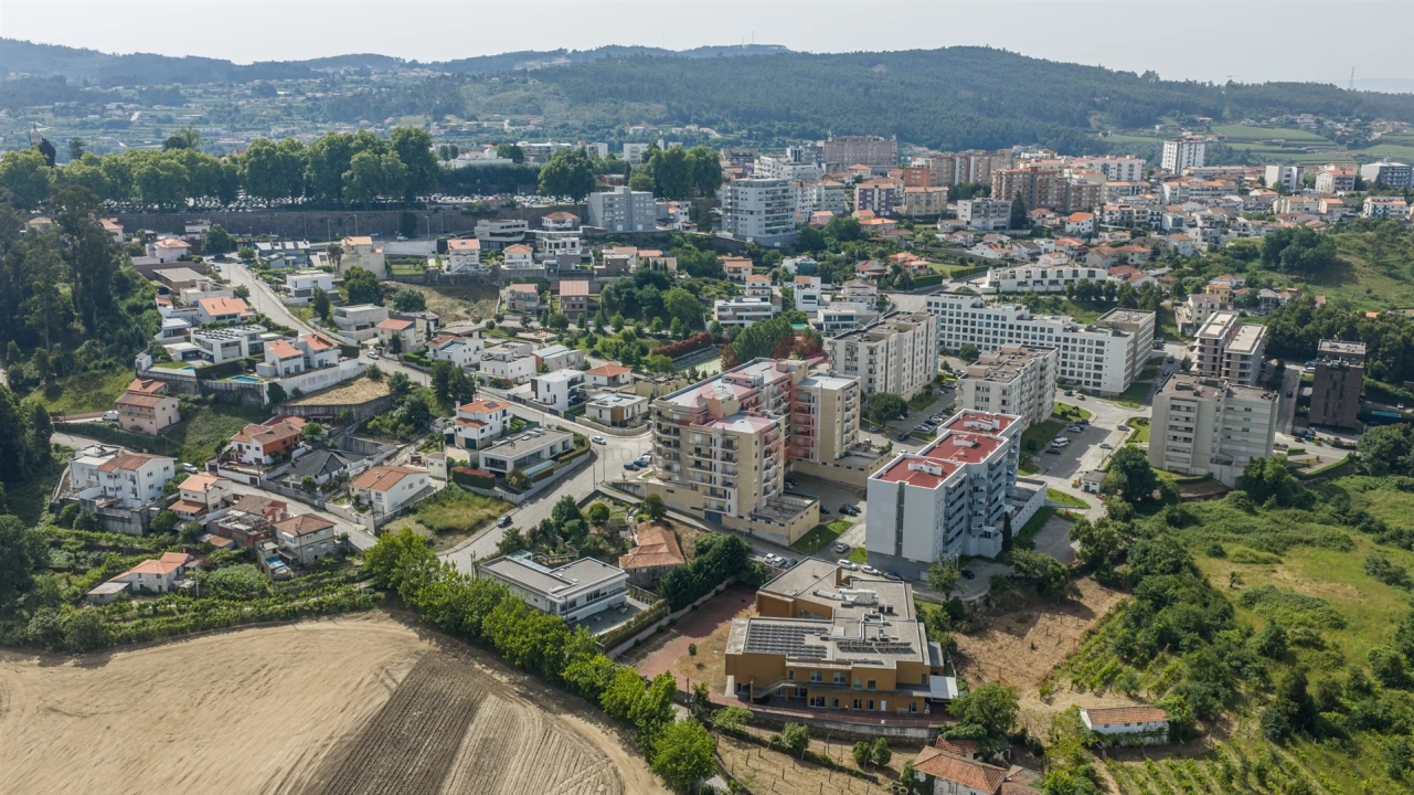Apartamento T2 para Venda em Penafiel Foto 3