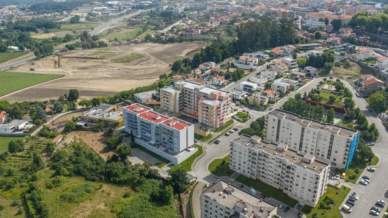 Apartamento T2 para Venda em Penafiel Foto 2