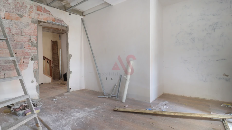 Moradia T5 para Venda em Oliveira, São Paio e São Sebastião Foto 17
