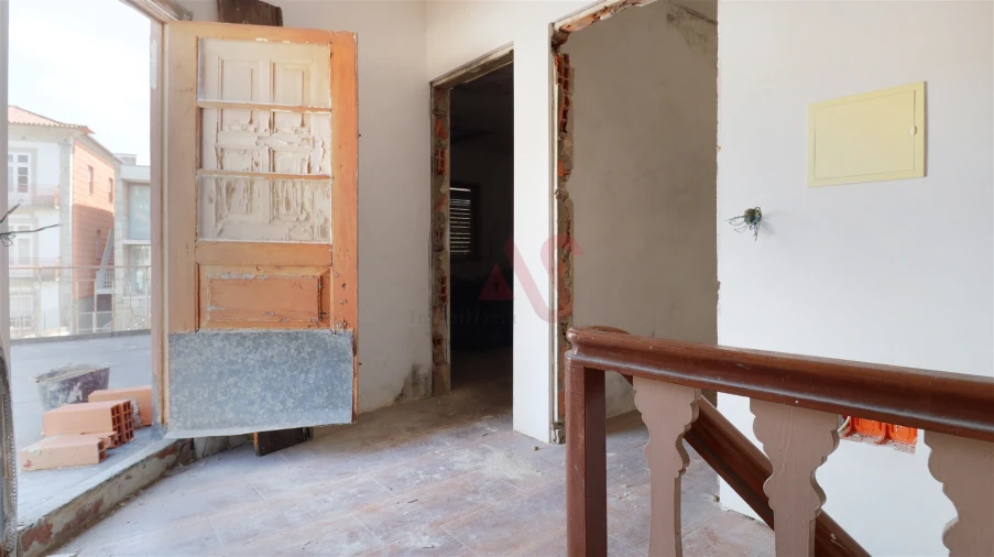 Moradia T5 para Venda em Oliveira, São Paio e São Sebastião Foto 11