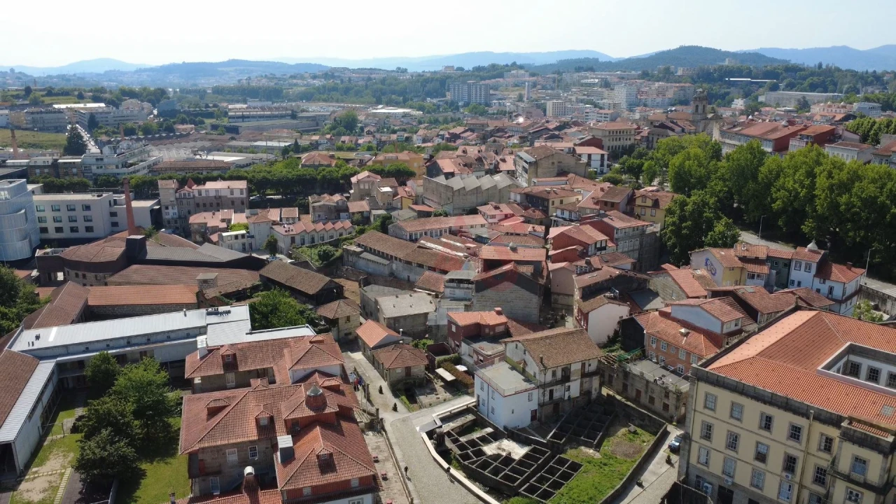 Moradia T5 para Venda em Oliveira, São Paio e São Sebastião Foto 6