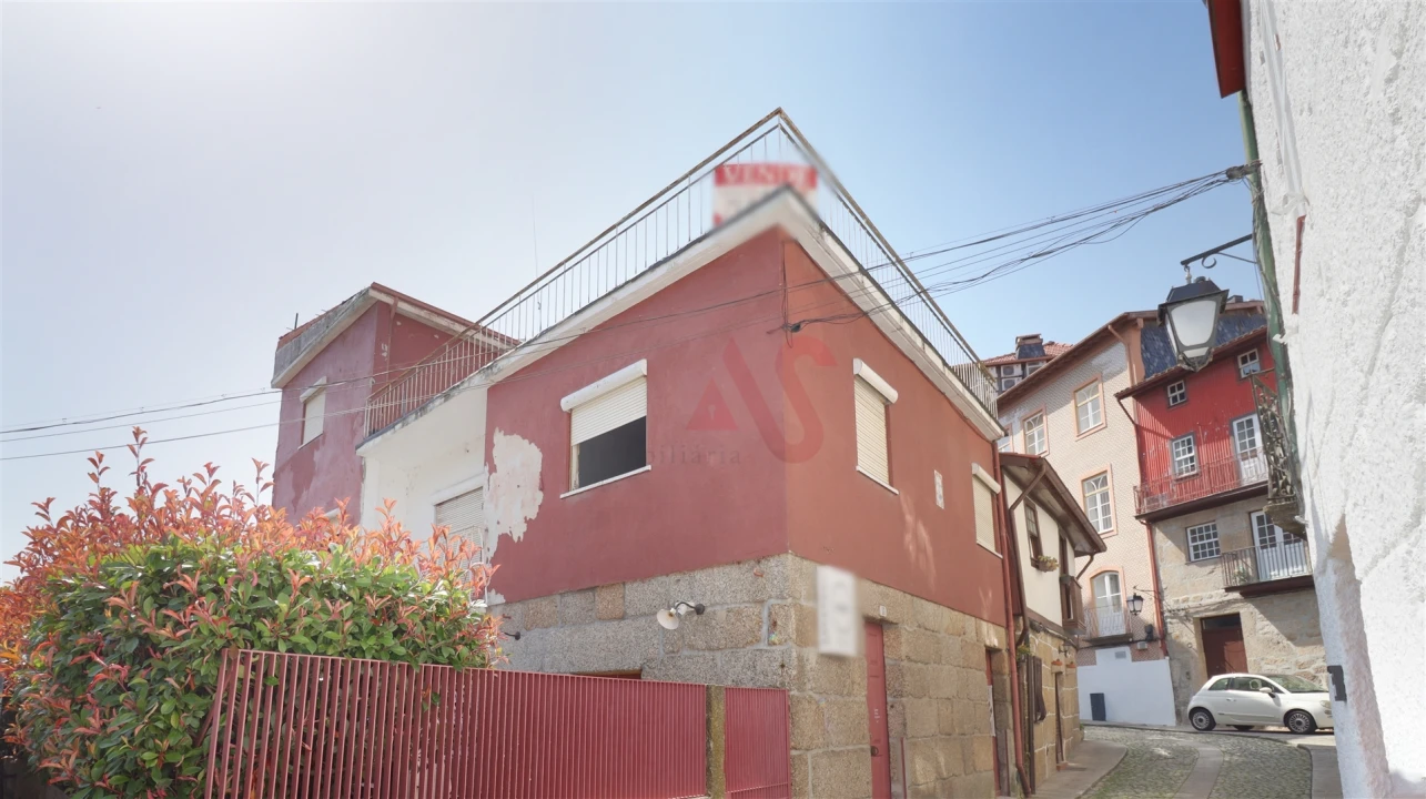 Moradia T5 para Venda em Oliveira, São Paio e São Sebastião Foto 1