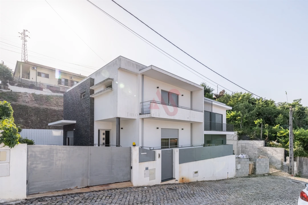 Moradia T3 para Venda em Pombeiro de Ribavizela Foto 1
