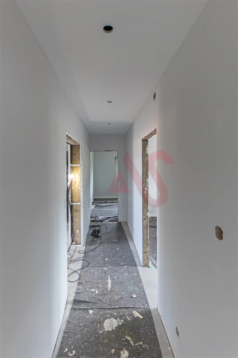 Moradia T3 para Venda em Santa Maria de Lamas
