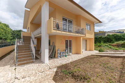 Moradia T3 para Venda em Santa Maria de Lamas