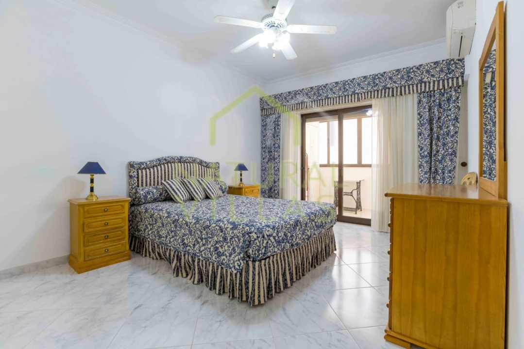 Apartamento T3 para Venda em Quarteira Foto 19
