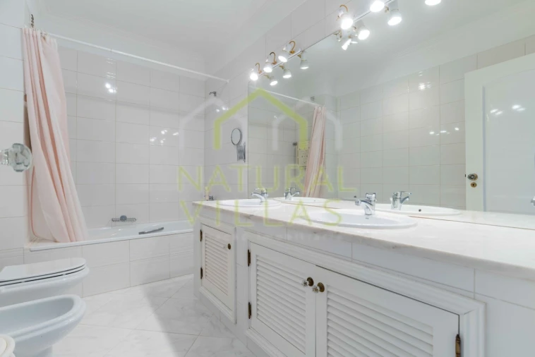 Apartamento T3 para Venda em Quarteira Foto 11