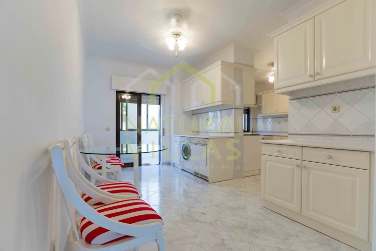 Apartamento T3 para Venda em Quarteira Foto 15