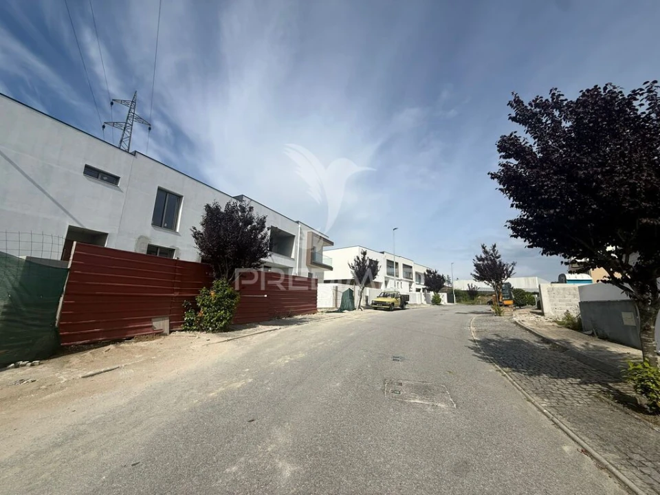 Moradia T3 para Venda em Alvarelhos e Guidões Foto 1