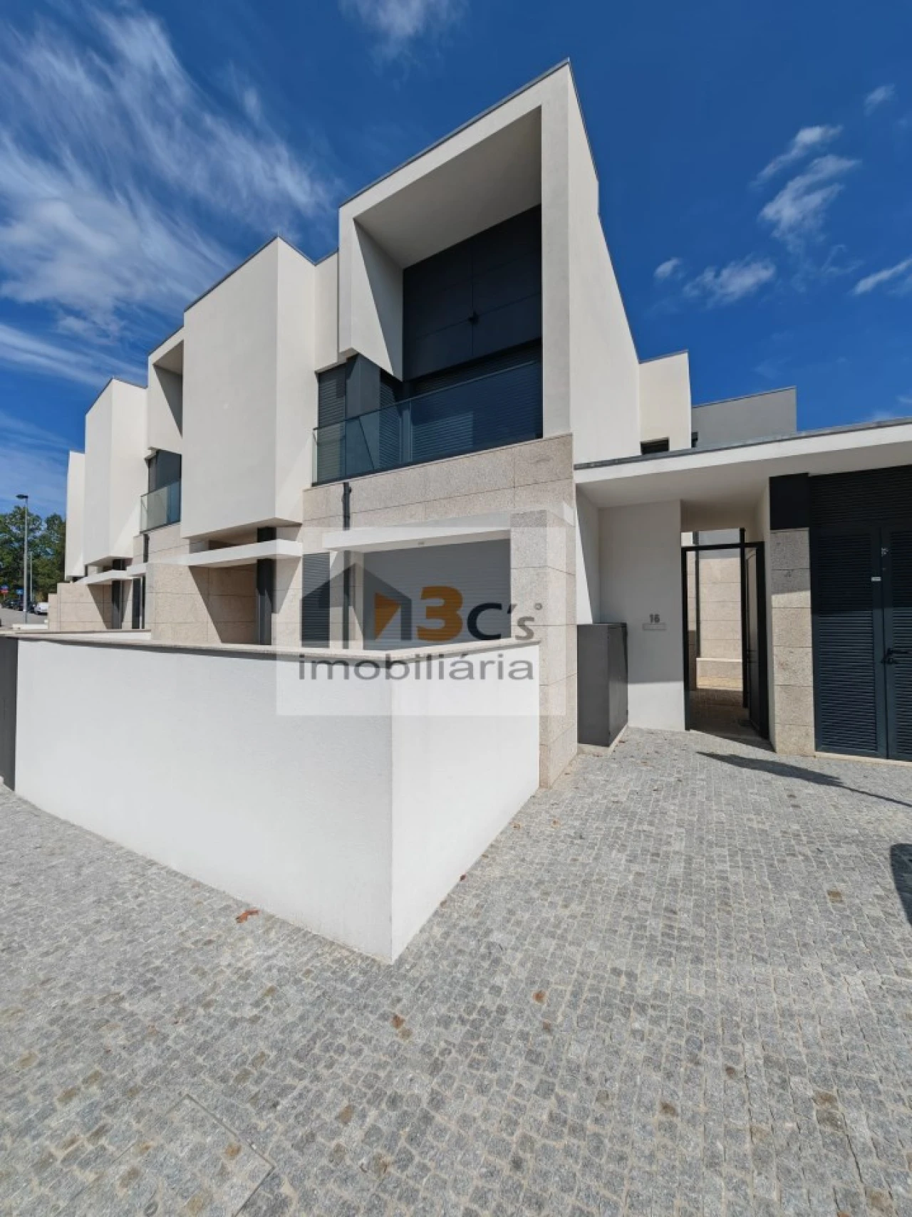 Moradia T4 para Venda em Cidade da Maia Foto 2