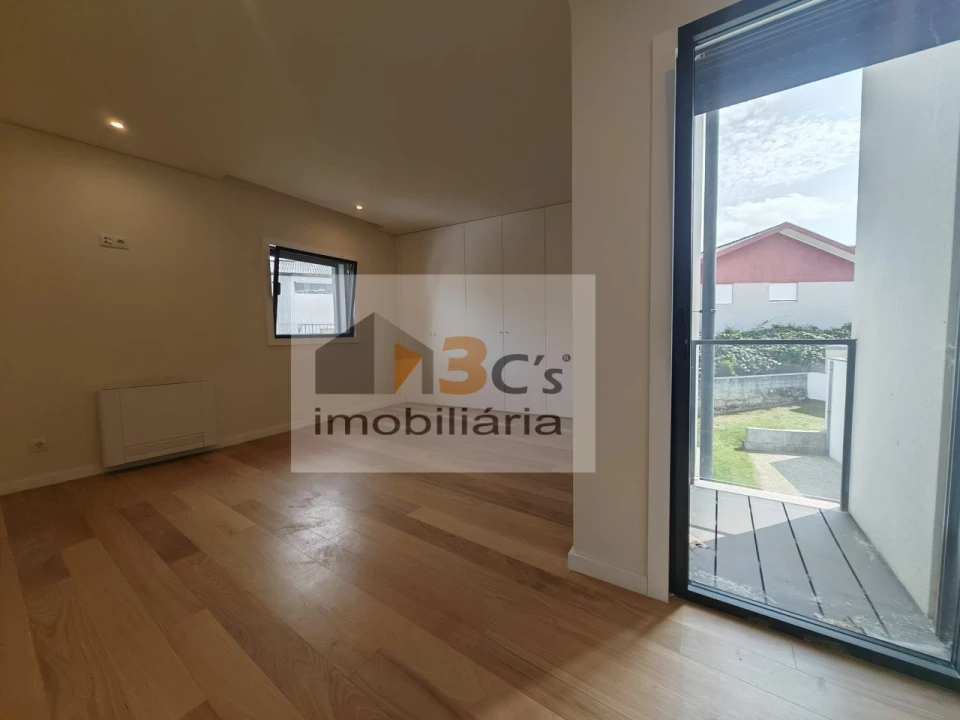 Moradia T4 para Venda em Cidade da Maia Foto 10