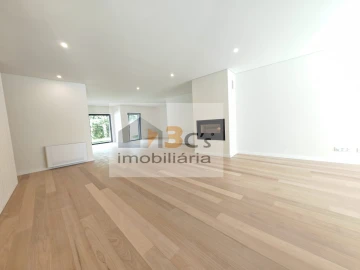 Moradia T4 para Venda em Cidade da Maia