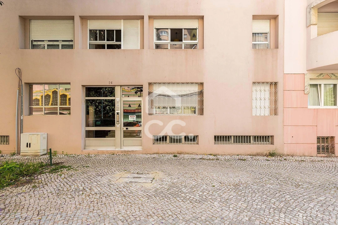 Apartamento T2 para Venda em Areeiro Foto 2
