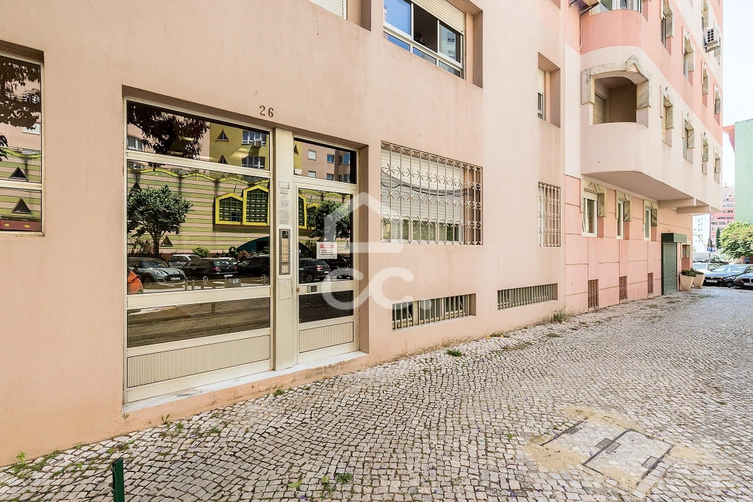 Apartamento T2 para Venda em Areeiro Foto 17