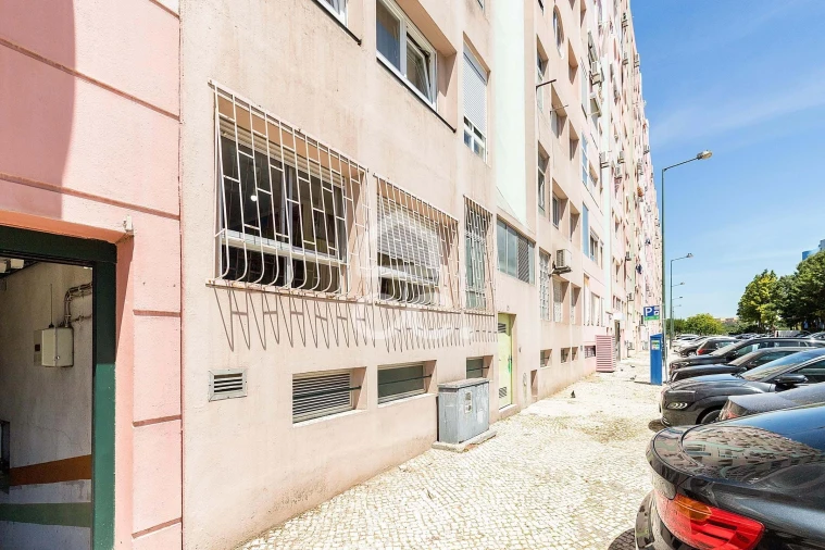 Apartamento T2 para Venda em Areeiro Foto 22