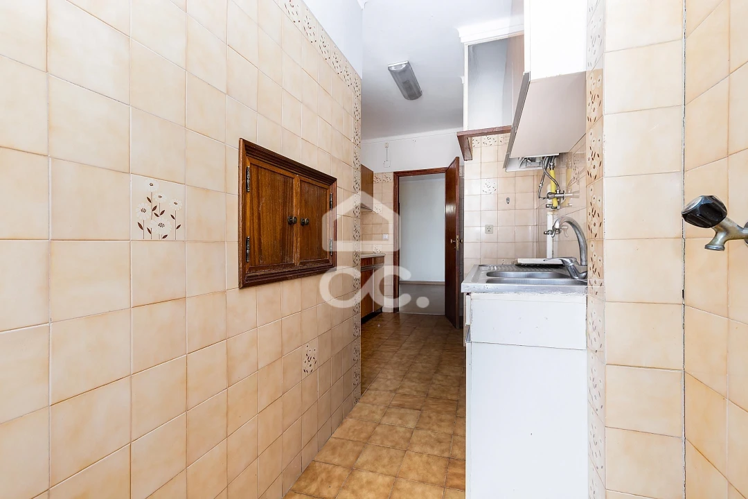 Apartamento T2 para Venda em Areeiro Foto 5