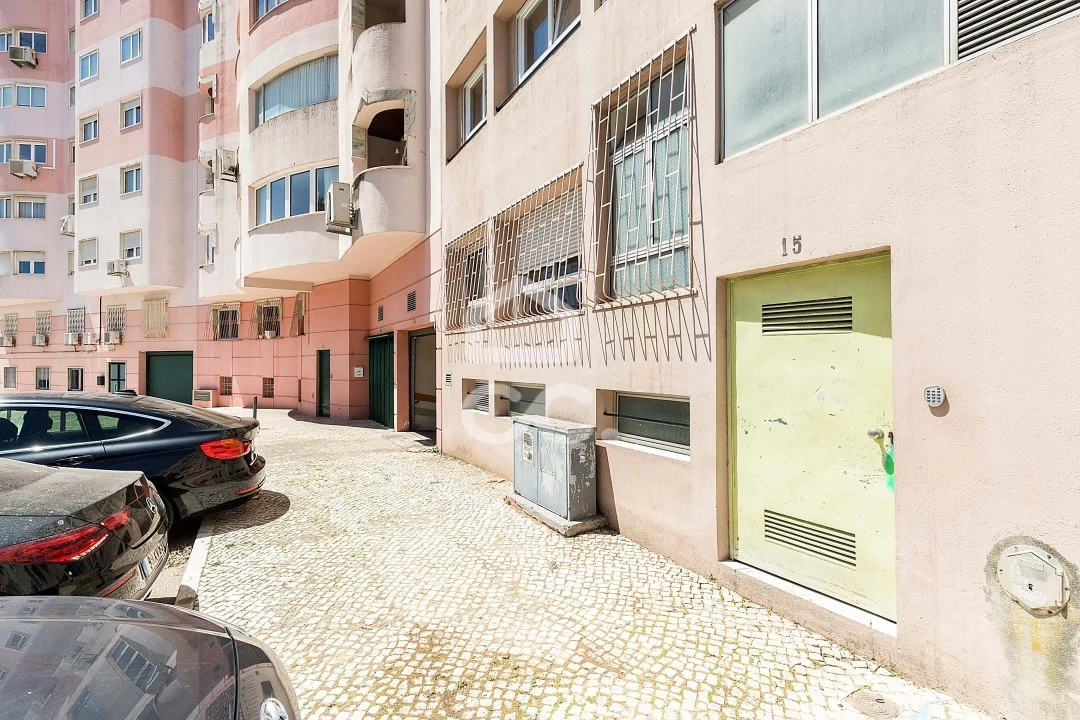 Apartamento T2 para Venda em Areeiro Foto 20