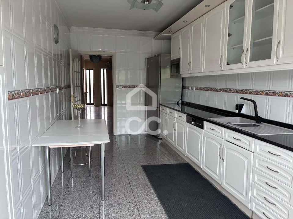 Moradia T5 para Venda em Custoias Foto 4