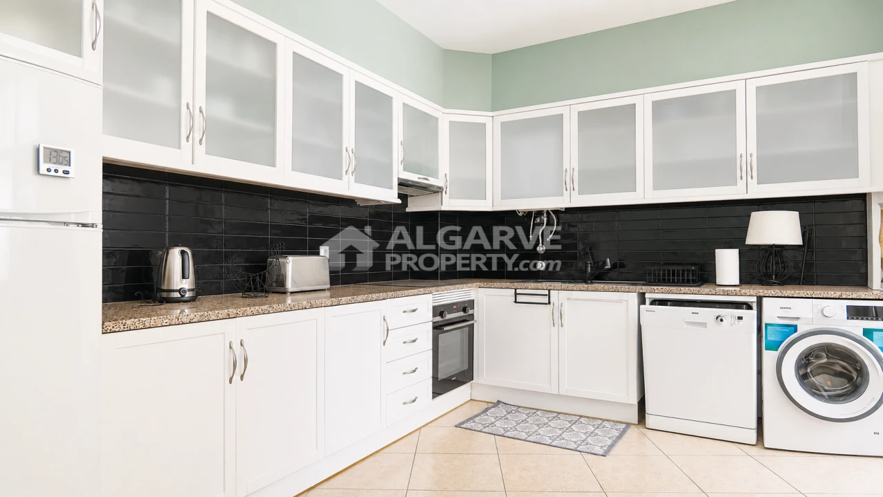 Apartamento T2 para Venda em Quarteira Foto 3