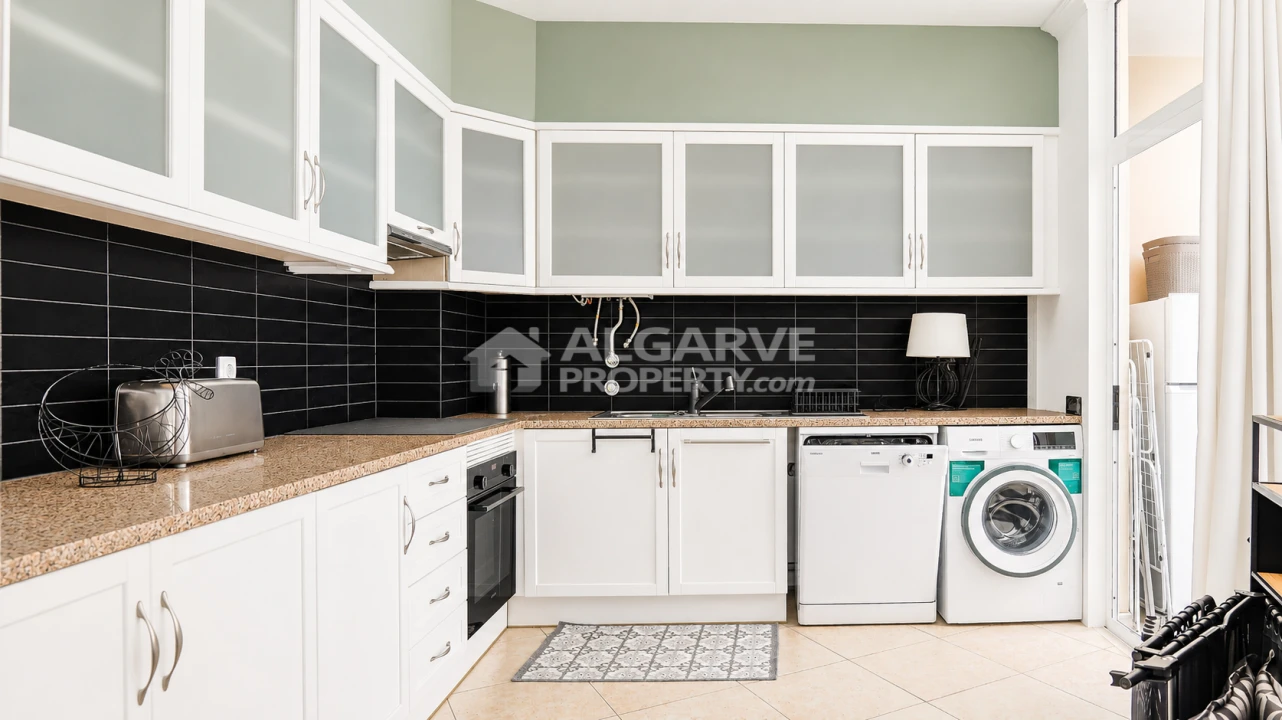 Apartamento T2 para Venda em Quarteira Foto 12