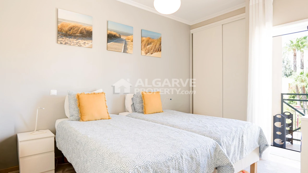 Apartamento T2 para Venda em Quarteira Foto 4