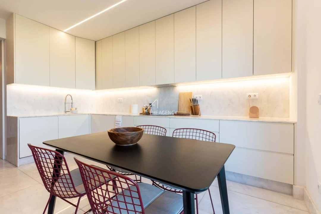 Apartamento T3 para Arrendamento em Campolide Foto 7