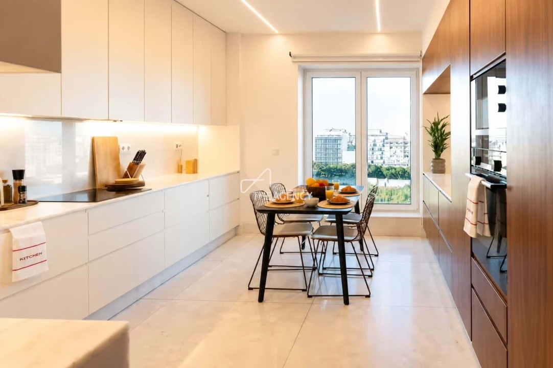 Apartamento T3 para Arrendamento em Campolide Foto 4