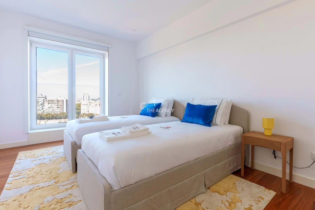 Apartamento T3 para Arrendamento em Campolide Foto 14