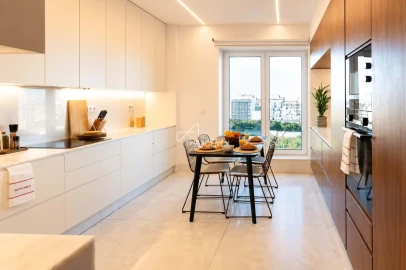 Apartamento T3 para Arrendamento em Campolide