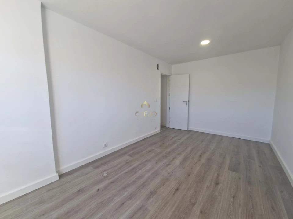Apartamento T3 para Venda em Cacém e São Marcos Foto 2