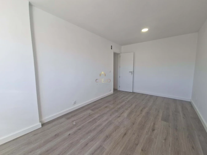 Apartamento T3 para Venda em Cacém e São Marcos Foto 2
