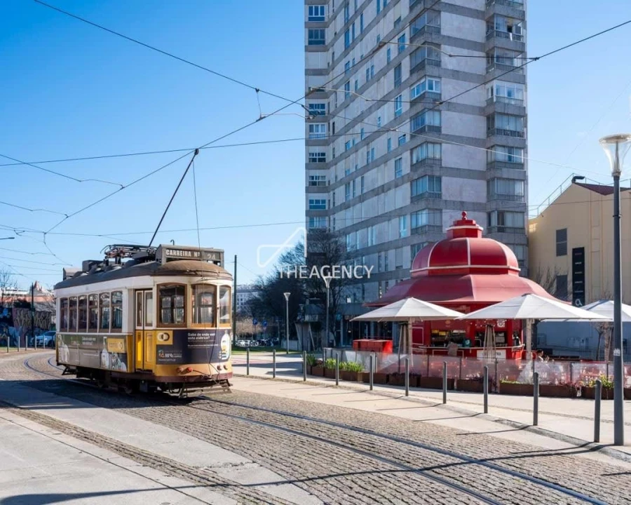 Apartamento T3 para Arrendamento em Campolide Foto 18