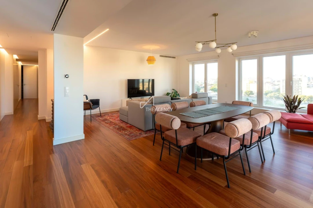 Apartamento T3 para Arrendamento em Campolide Foto 2