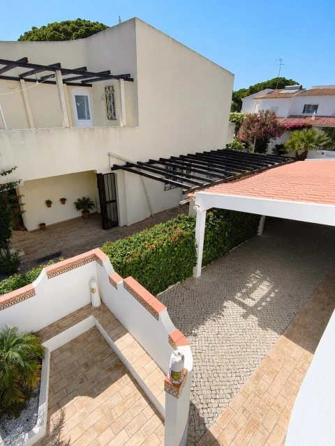 Moradia T4 para Venda em Quarteira