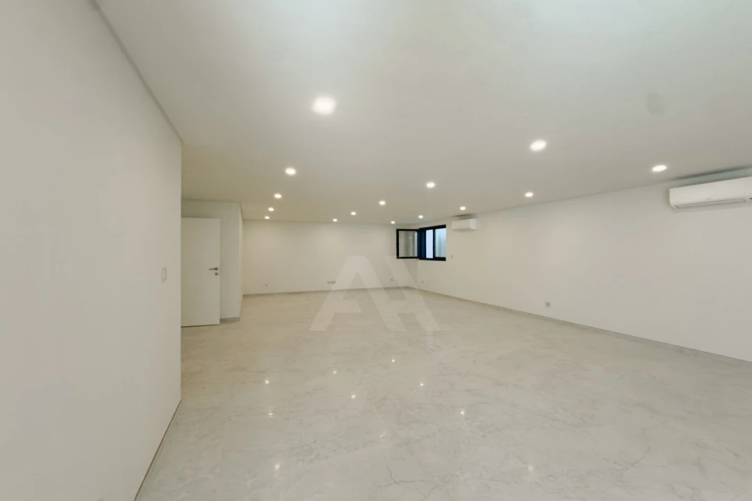Moradia T4 para Venda em Alcabideche Foto 37