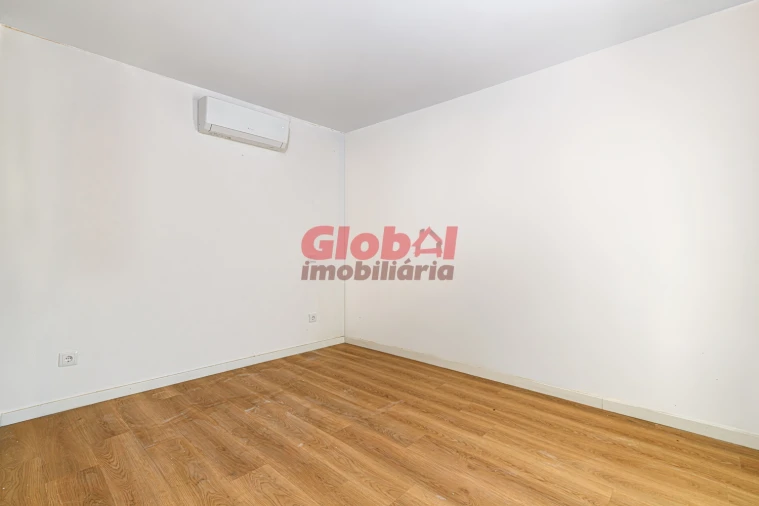 Apartamento T2 para Venda em Campo Foto 12