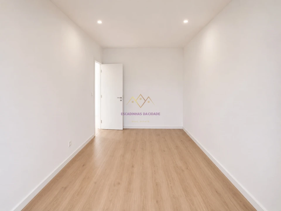 Apartamento T1 para Venda em Águas Livres Foto 6