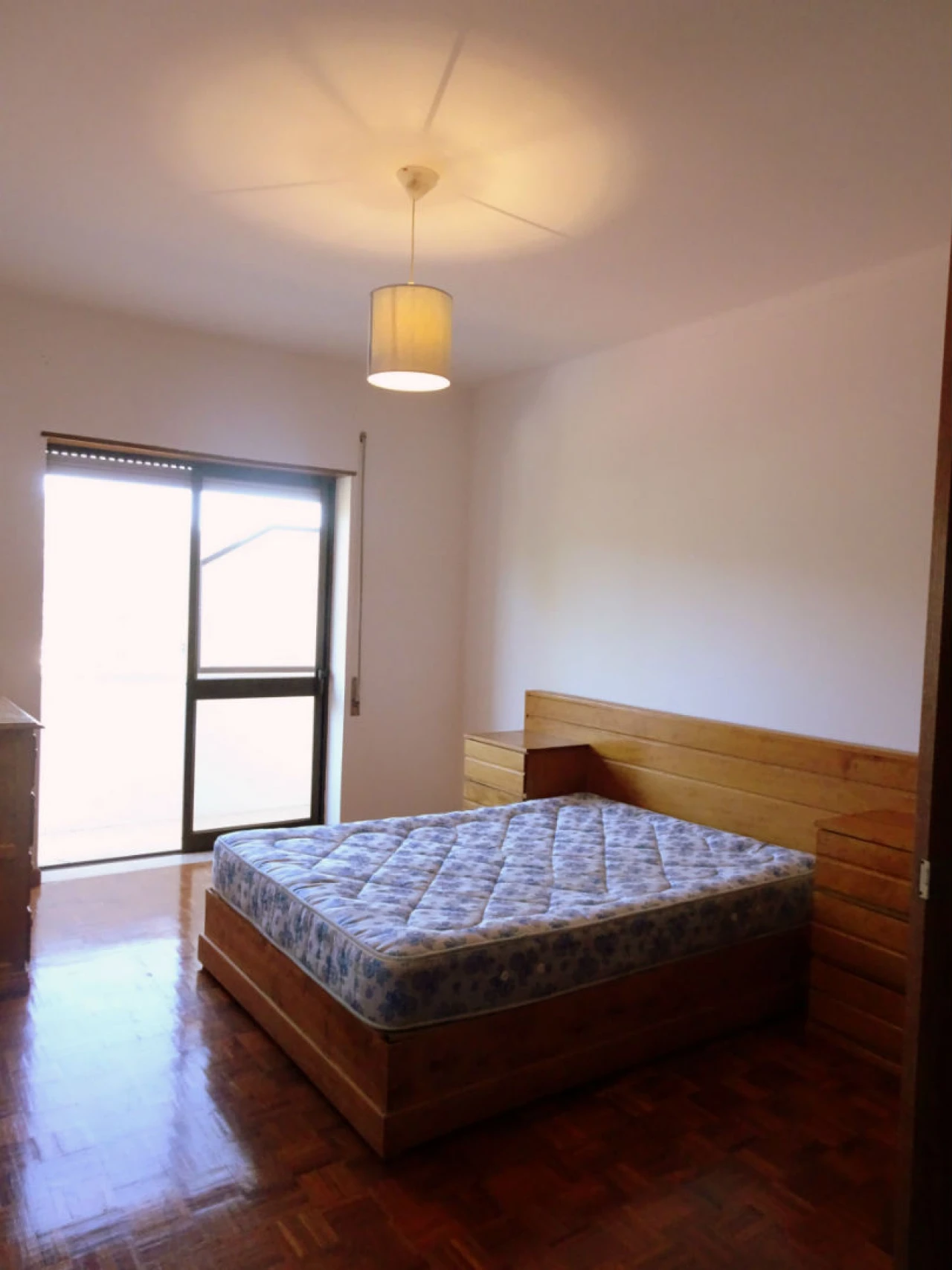 Apartamento T1 para Arrendamento em Santo Antonio dos Olivais Foto 6