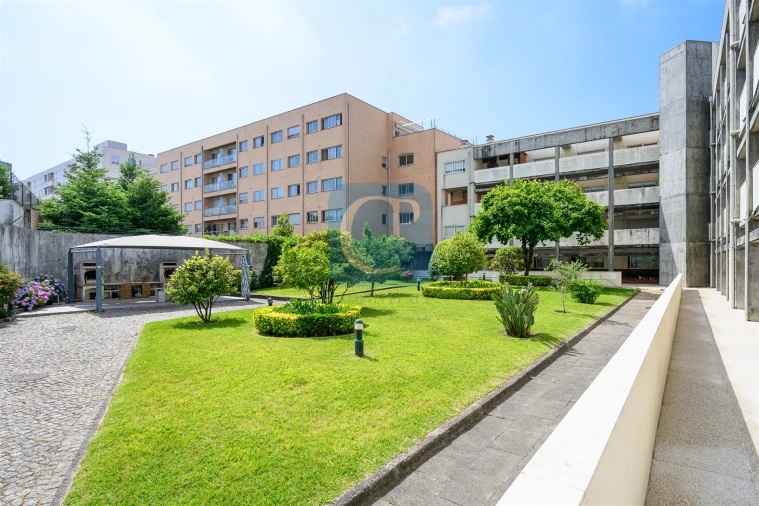 Apartamento T2 para Venda em Ramalde Foto 21