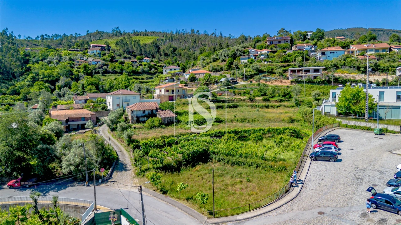 Terreno para Venda em Codeçoso Foto 2