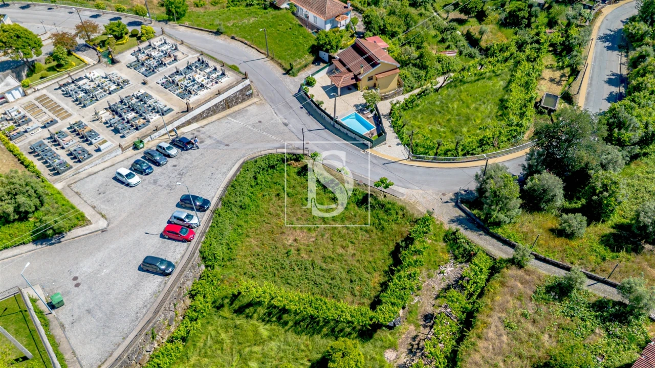 Terreno para Venda em Codeçoso Foto 9